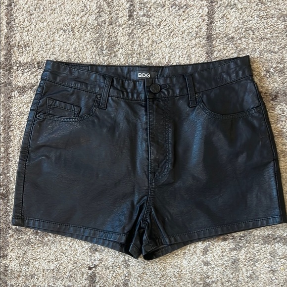 BDG VEGAN HIGH RISE ERIN Shorts Size 29 - Picture 1 of 9